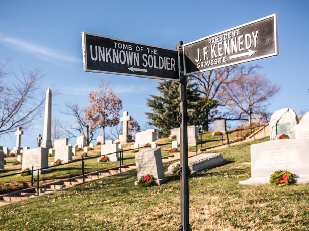 Решения на кладбище
 - Фото, изображение