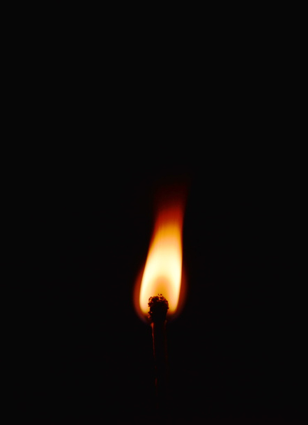 zápalka plamen ve tmě - Fotografie, Obrázek