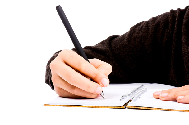 Une main d'enfant écrit avec un stylo
 - Photo, image