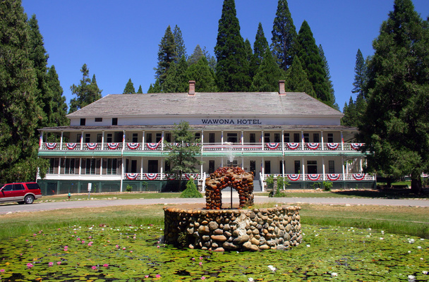 Histórico Hotel Wawona, Parque Nacional de Yosemite
 - Foto, Imagem