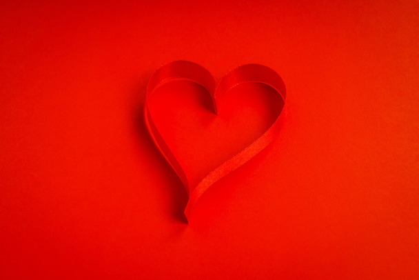 Red heart shape ribbon - 写真・画像