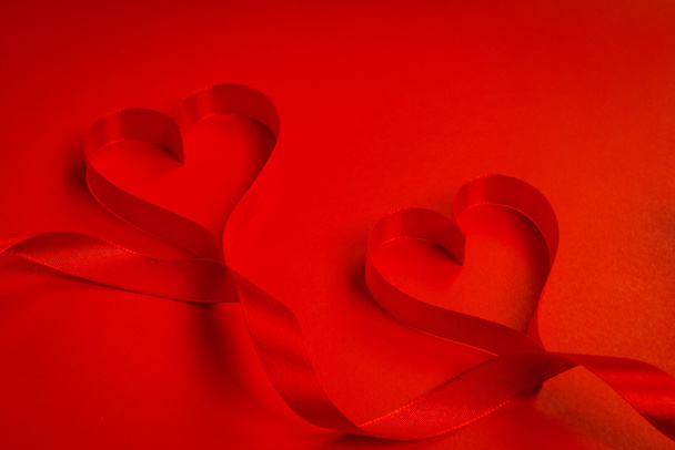 Červené srdce tvar stužky - Fotografie, Obrázek