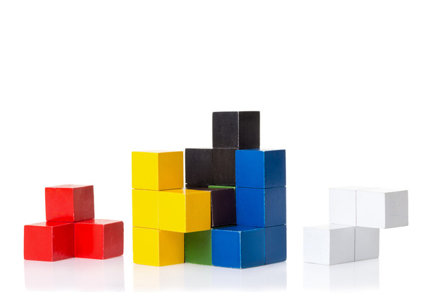 Багатокольорові дерев'яні блоки, логічна головоломка
 - Фото, зображення