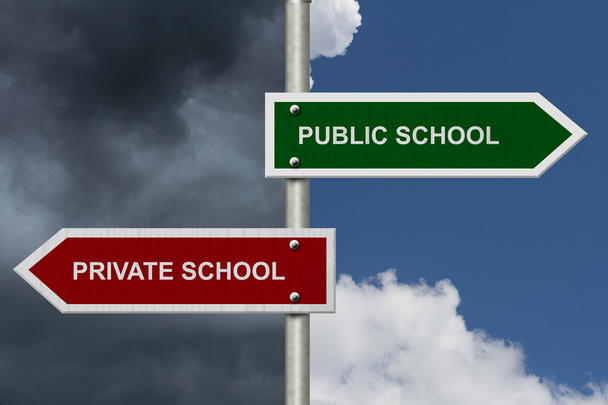 Scuola pubblica contro Scuola privata
 - Foto, immagini