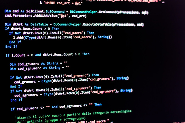 Code weergegeven op het computerscherm - Foto, afbeelding