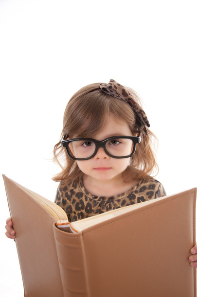 Enfant tenant un livre
 - Photo, image