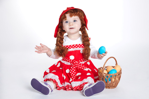 sweet girl with easter eggs - Foto, afbeelding
