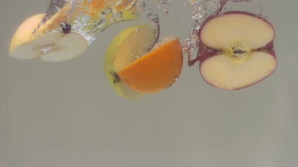 Cut fruit and water - Filmmaterial, Video