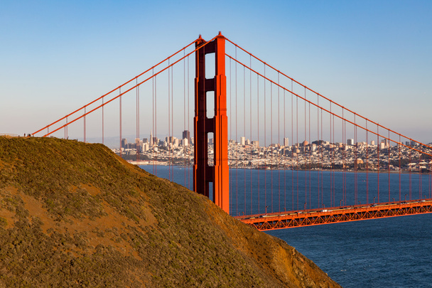 Golden Gate silta auringonlaskun aikaan Battery Spencerin näkökulmasta
 - Valokuva, kuva