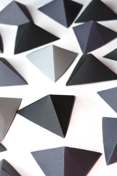 Monochrome black and gray tetrahedrons background. - Foto, Imagen