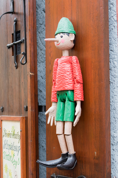Brinquedo de madeira Pinóquio
 - Foto, Imagem