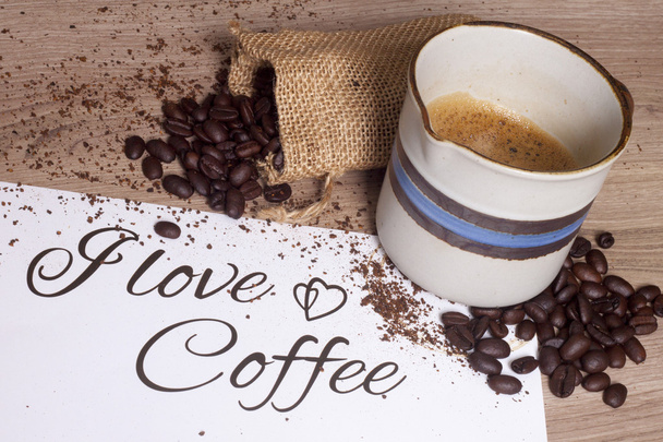 kávébab és egy csésze kávé - Fotó, kép