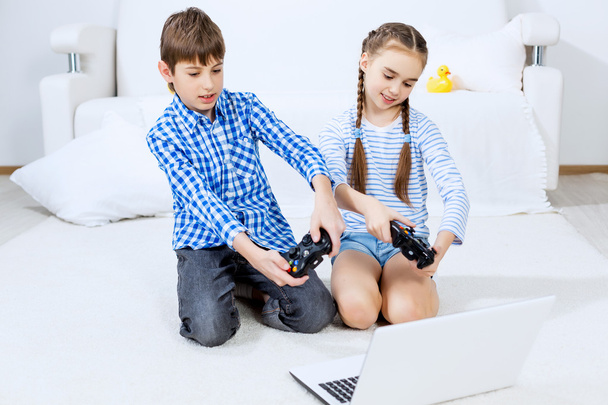 Kids playing game console - Foto, Imagen