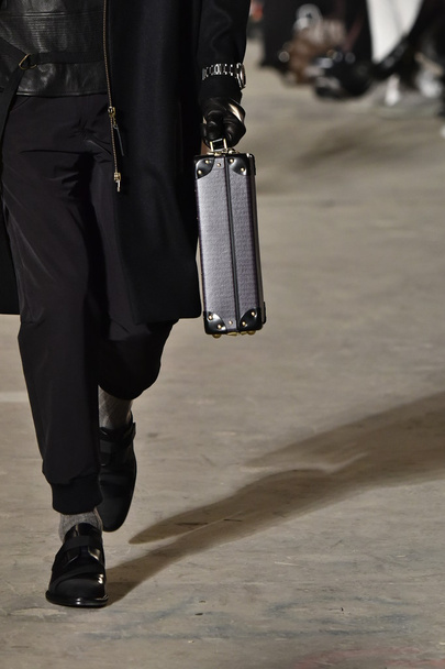 model walks the runway wearing Robert Geller - 写真・画像