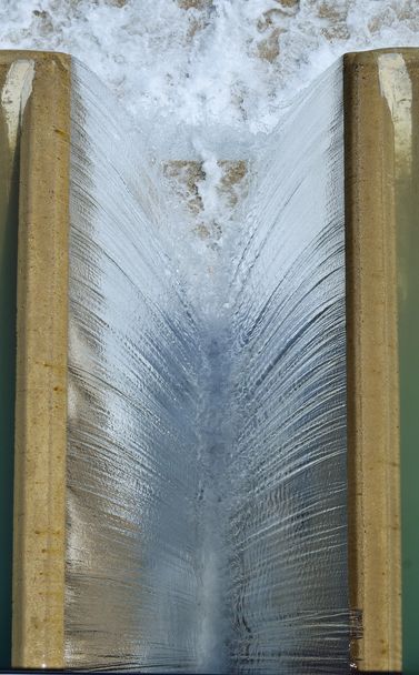 Штучні flume від води, що падають - Фото, зображення