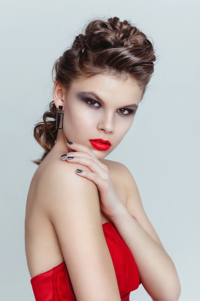 model  in red dress  posing - Φωτογραφία, εικόνα