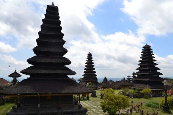 Храм сакральной медитации Бессаких на острове Бали
 - Фото, изображение