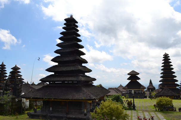 Temple de méditation sacrée de Bessakih sur l'île de Bali
 - Photo, image