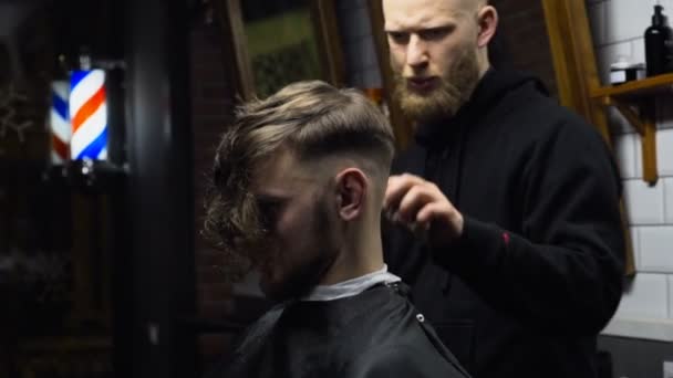 Barber in work with client slow motion - Footage, Video