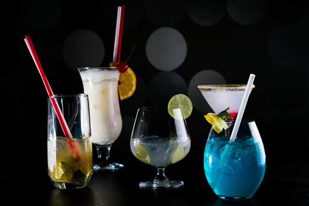 Mixed alcoholic drinks - Foto, Imagen