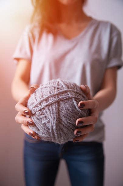 Yarn clew in female hands - Foto, immagini
