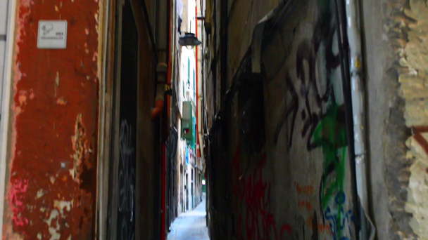 Old streets in Genoa, Italy, close to port - Imágenes, Vídeo