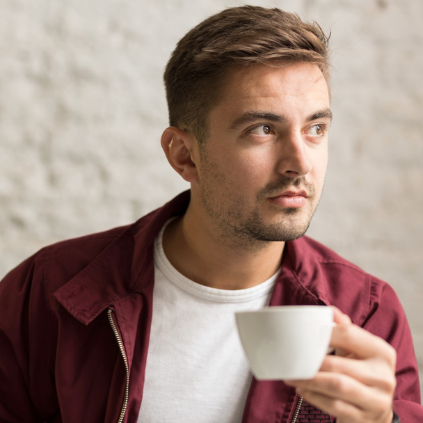 Handsome man drinking coffee - Valokuva, kuva