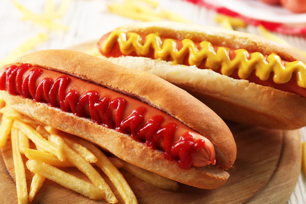 fresh hot dogs - 写真・画像