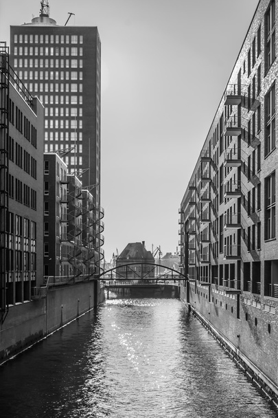 distrito de almacenes en Hamburgo - blanco y negro
  - Foto, Imagen