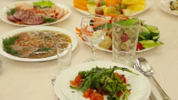 Catering-Tisch-Service mit Besteck und Glas - Filmmaterial, Video