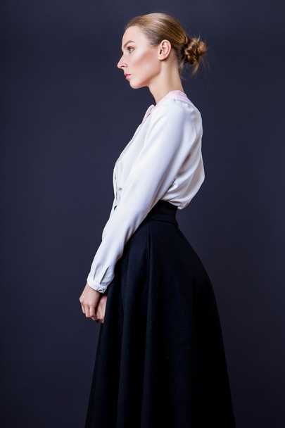 Beautiful young fashion business woman on black background - Fotografie, Obrázek