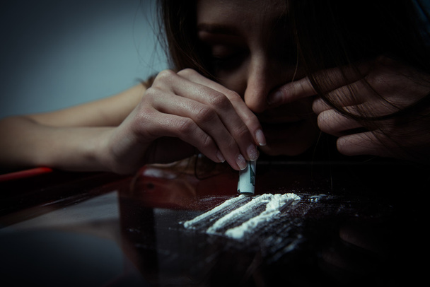 Young girl  inhales cocaine, close up photo - Foto, afbeelding