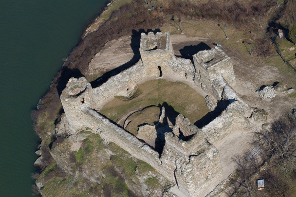 Ruínas da velha fortaleza turca Ram
 - Foto, Imagem