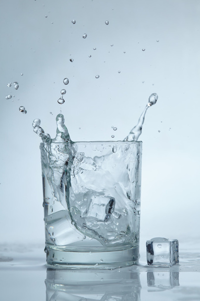 ice cubes in glass - Фото, зображення