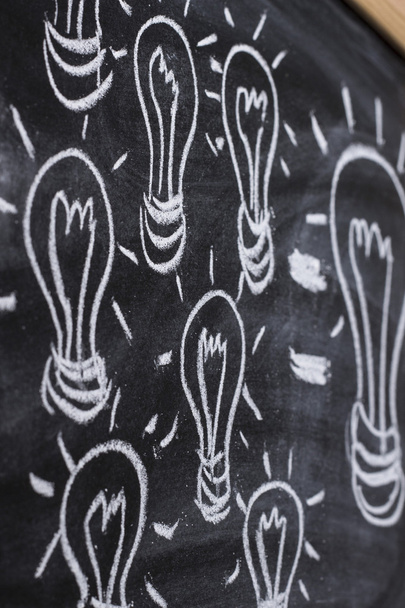 kleine ideeën maken grote een getekende tekening op blackboard - Foto, afbeelding