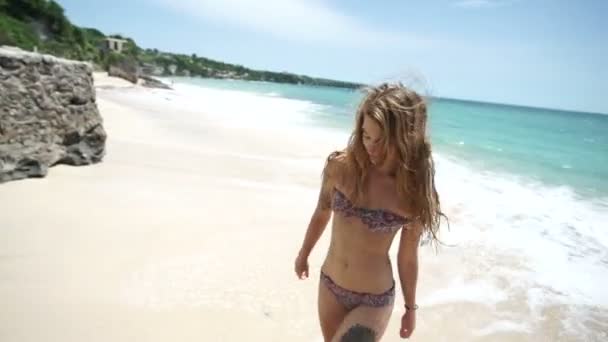 beautiful young girl on the beach is happy - Felvétel, videó