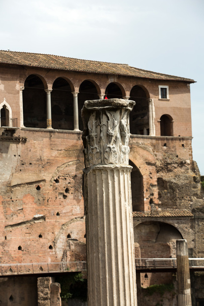 Ruiny rynek Trajana (Mercati di Traiano) w Rzymie. Włochy - Zdjęcie, obraz