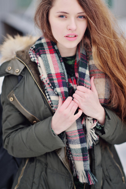 Girl model on the street wearing a scarf - Foto, Imagem