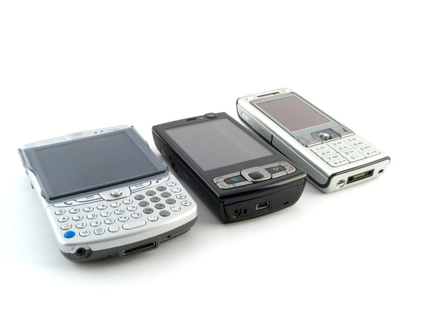 nowoczesne telefony komórkowe na białym tle - Zdjęcie, obraz