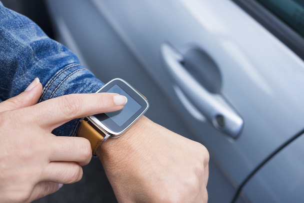 Woman opens her car with swmartwatch - 写真・画像