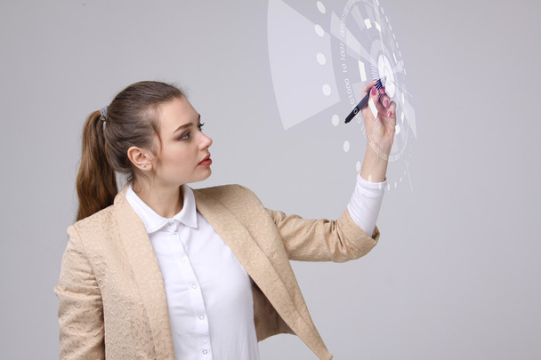 Tecnología del futuro. Mujer trabajando con interfaz futurista
 - Foto, Imagen