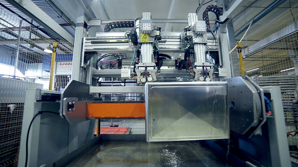 Λέιζερ. Ρομποτική μηχανή συγκόλλησης λειτουργεί με metall πλάσματος. - Πλάνα, βίντεο