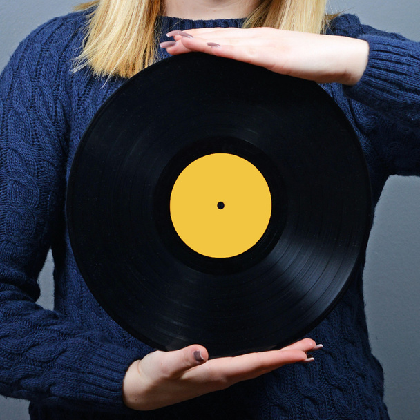 Woman dj portrait with vinyl record against gray background - Фото, зображення