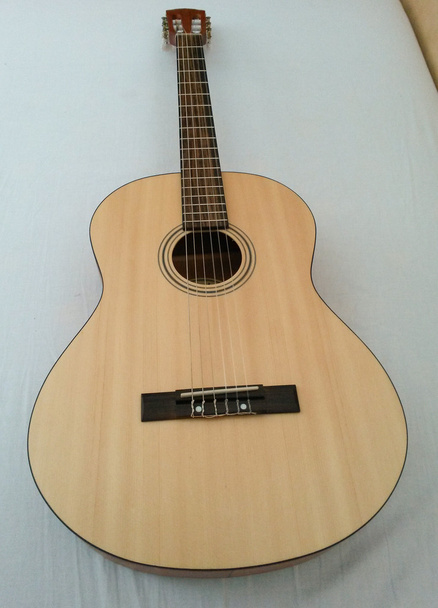 guitare classique avec cordes en nylon
 - Photo, image