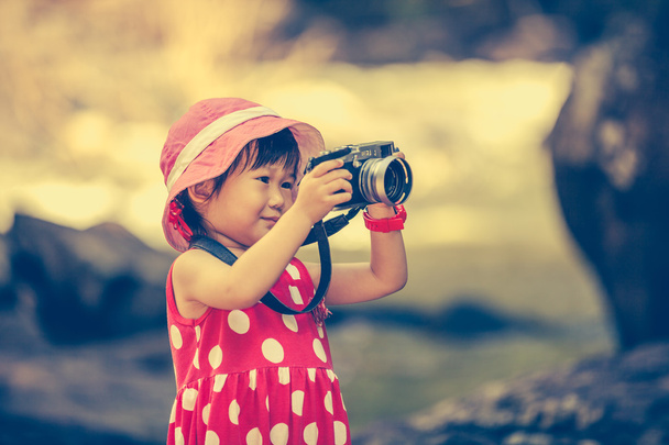 Asian girl photographer with professional digital camera - Foto, afbeelding