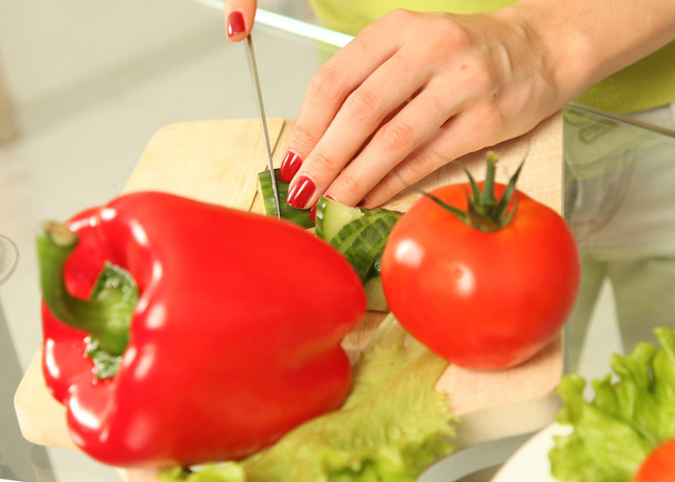 Enfoque en el tomate
 - Foto, Imagen