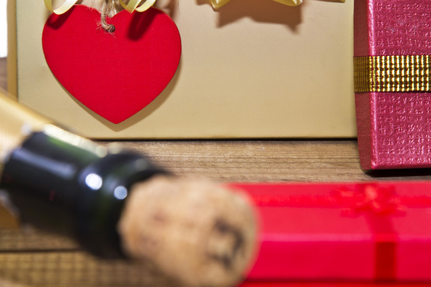 gift boxes with champagne and heart label - Zdjęcie, obraz