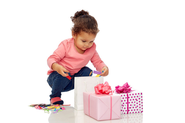 happy little baby girl with birthday presents - Fotoğraf, Görsel