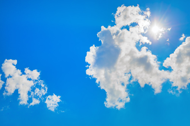 wolken en blauwe lucht - Foto, afbeelding