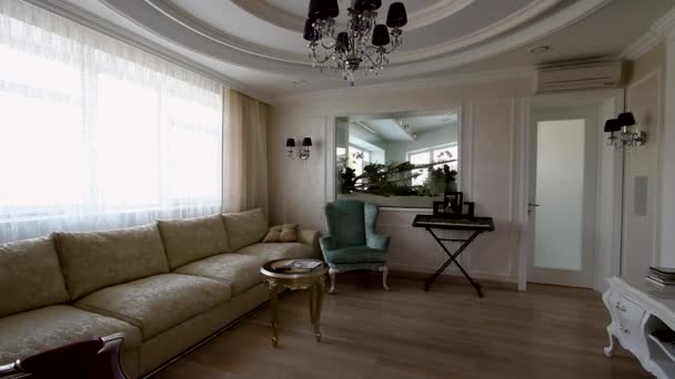 Денна кімната з телевізором, караоке, диванами та піаніно
. - Кадри, відео